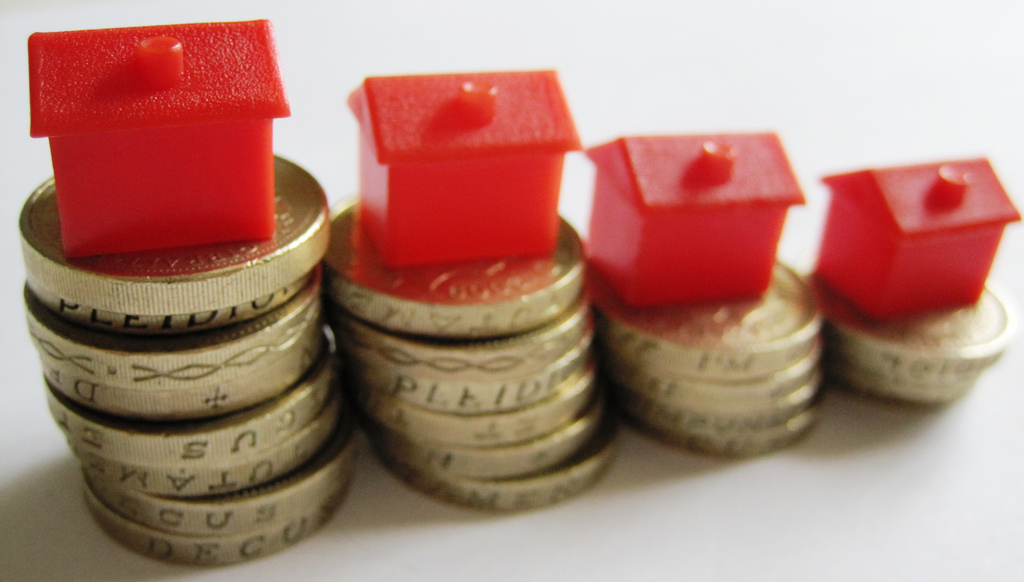 Photo-Pin-Houses-and-Money